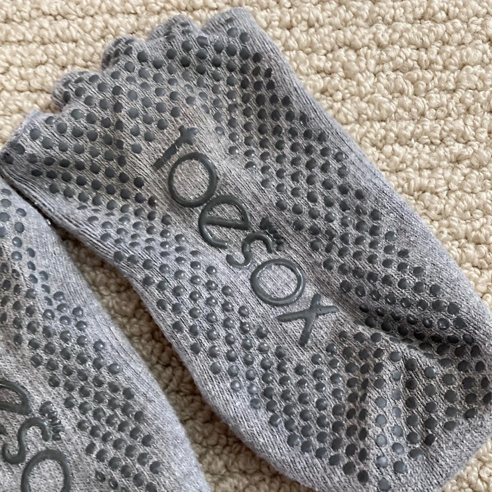 Toesox Half Toe Bellarina Grip Socks Size Medium Grey Barre Pilates Yoga EUC